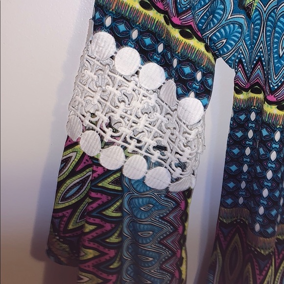 Women’s pinwheel sleeve tunic - Picture 2 of 4